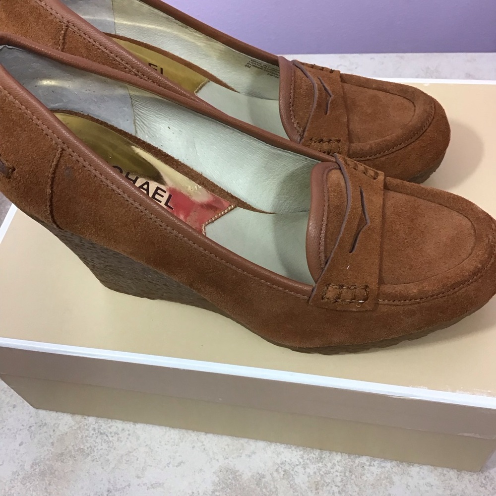 Michael Kors Rory  platform wedge Loafers Walnut color Suede  size 6